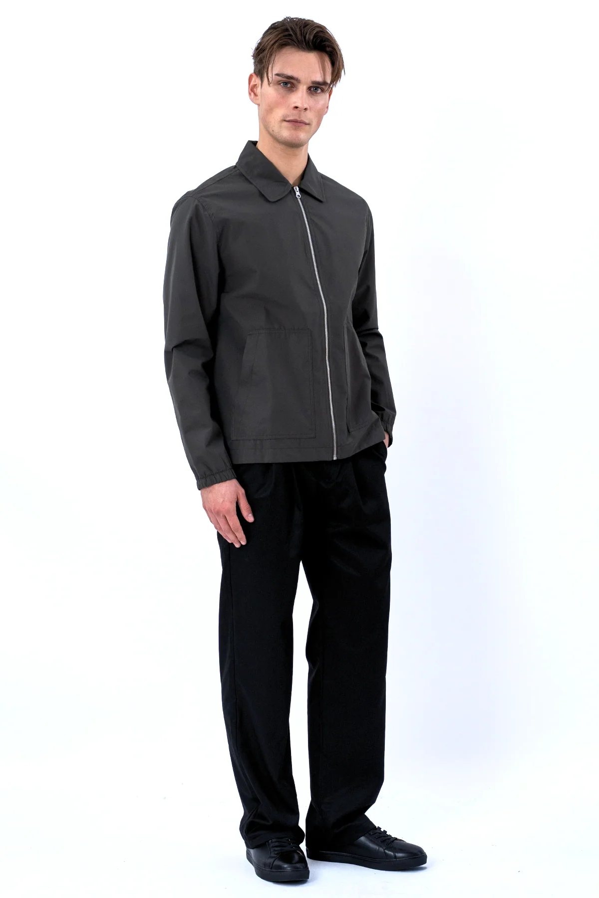Kurze Jacke mit Reißverschluss – Grau - Image 4
