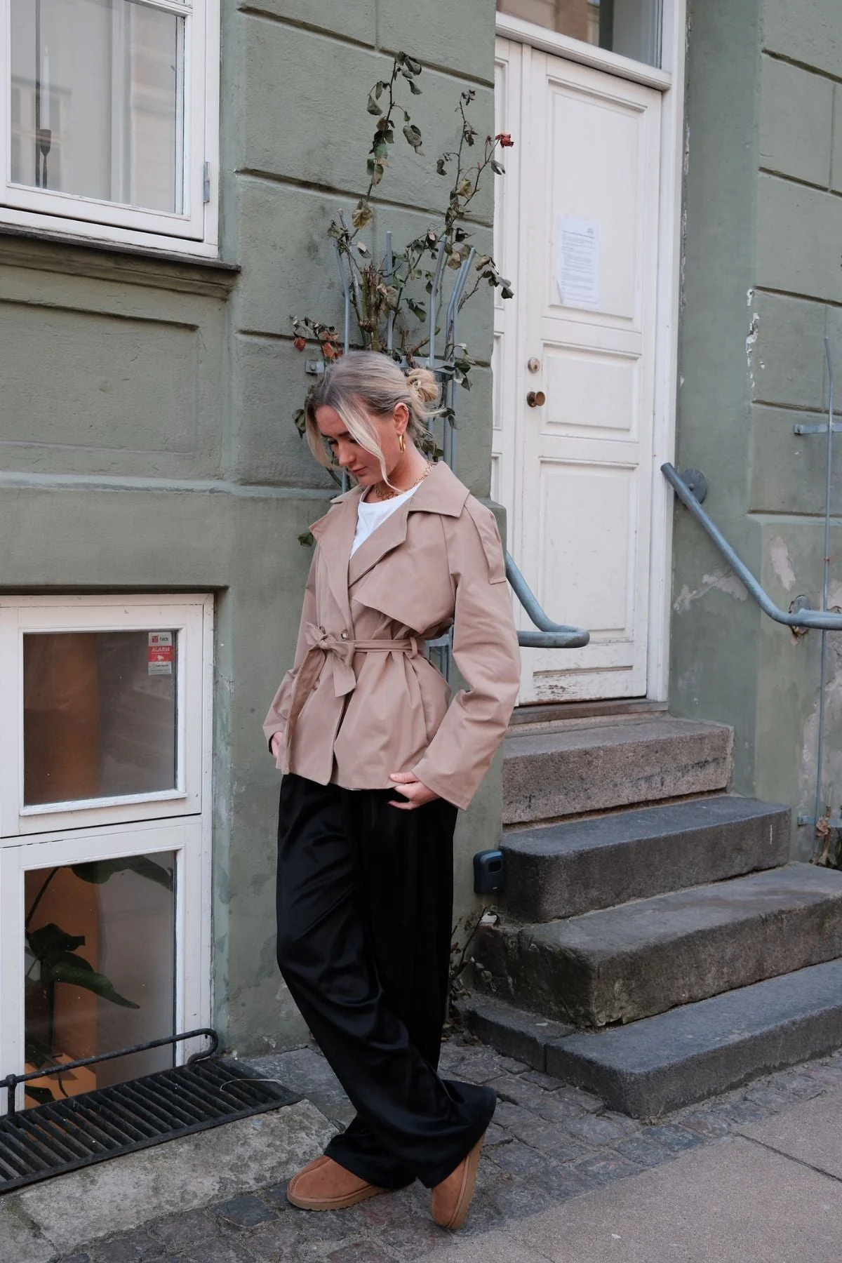 Sia Kurzer Trenchcoat – Kamel - Image 6