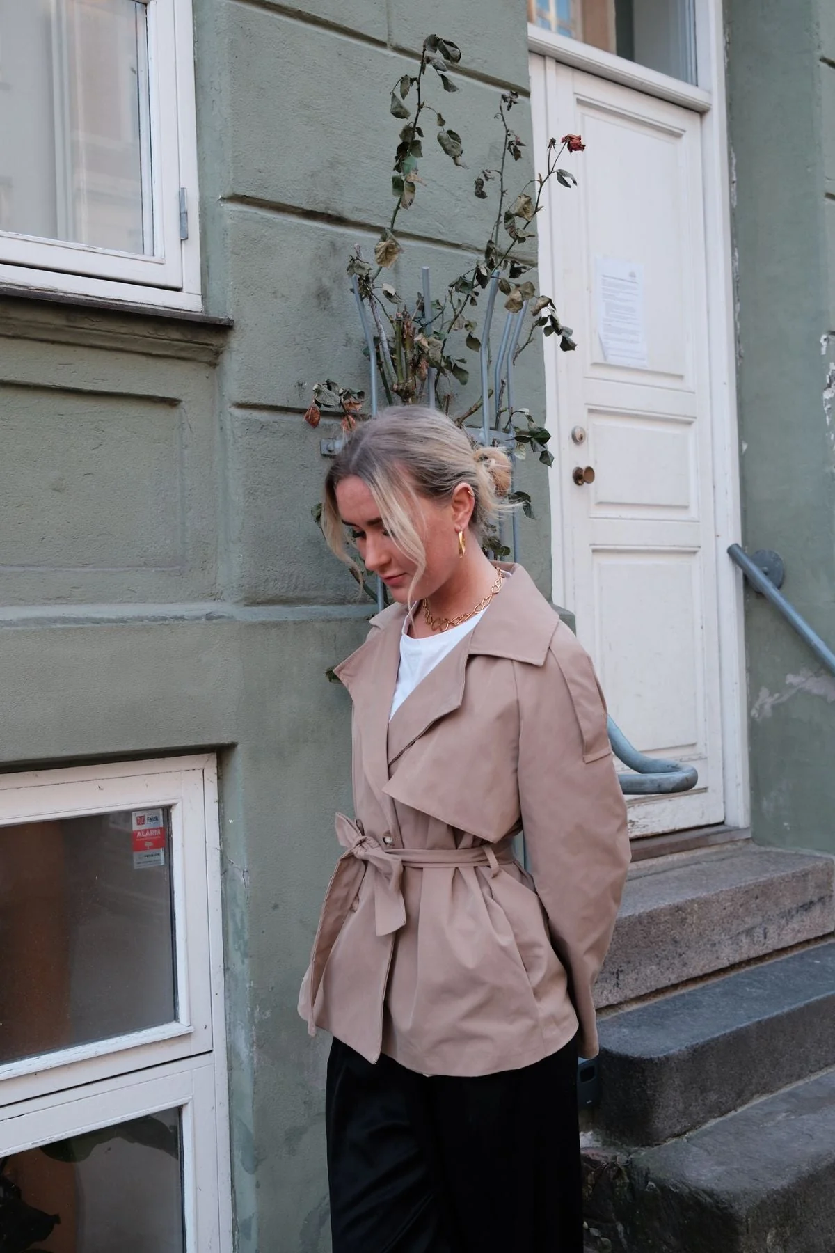 Sia Kurzer Trenchcoat – Kamel - Image 7