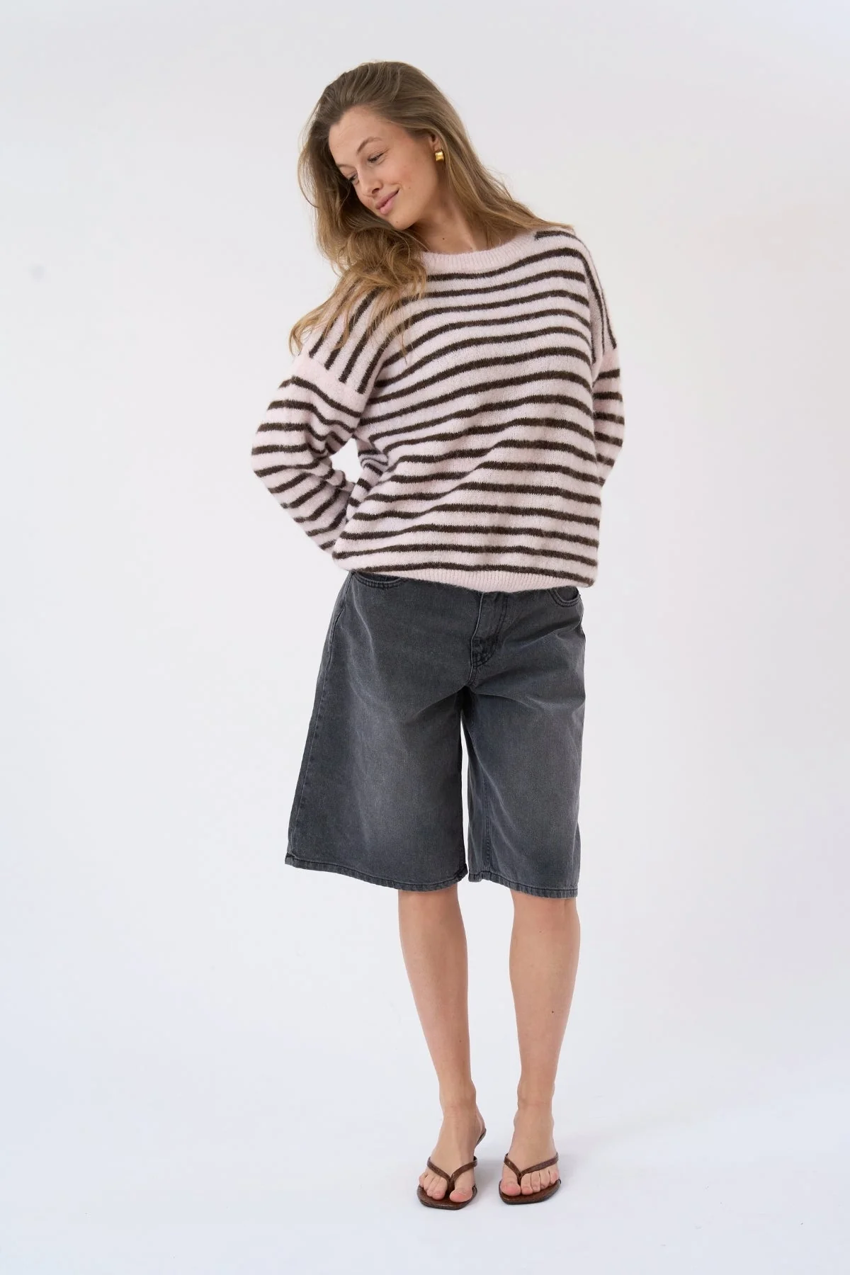 Sienna gestreifter Strick – Rosa/Schokolade - Image 4