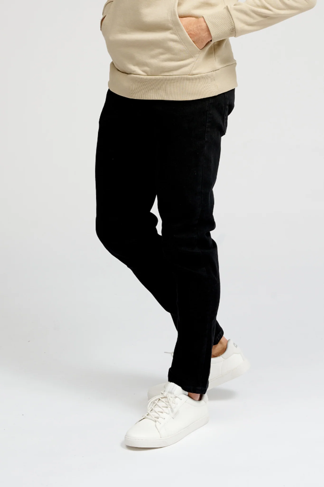The Original Performance Jeans (Regular) - Schwarzer Denim - Image 5