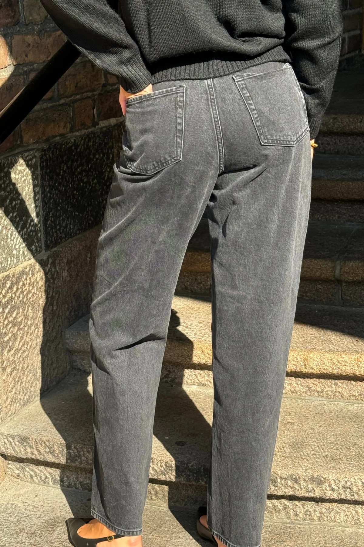 The Original Performance Lose Jeans - schwarzer Denim gewaschen - Image 4