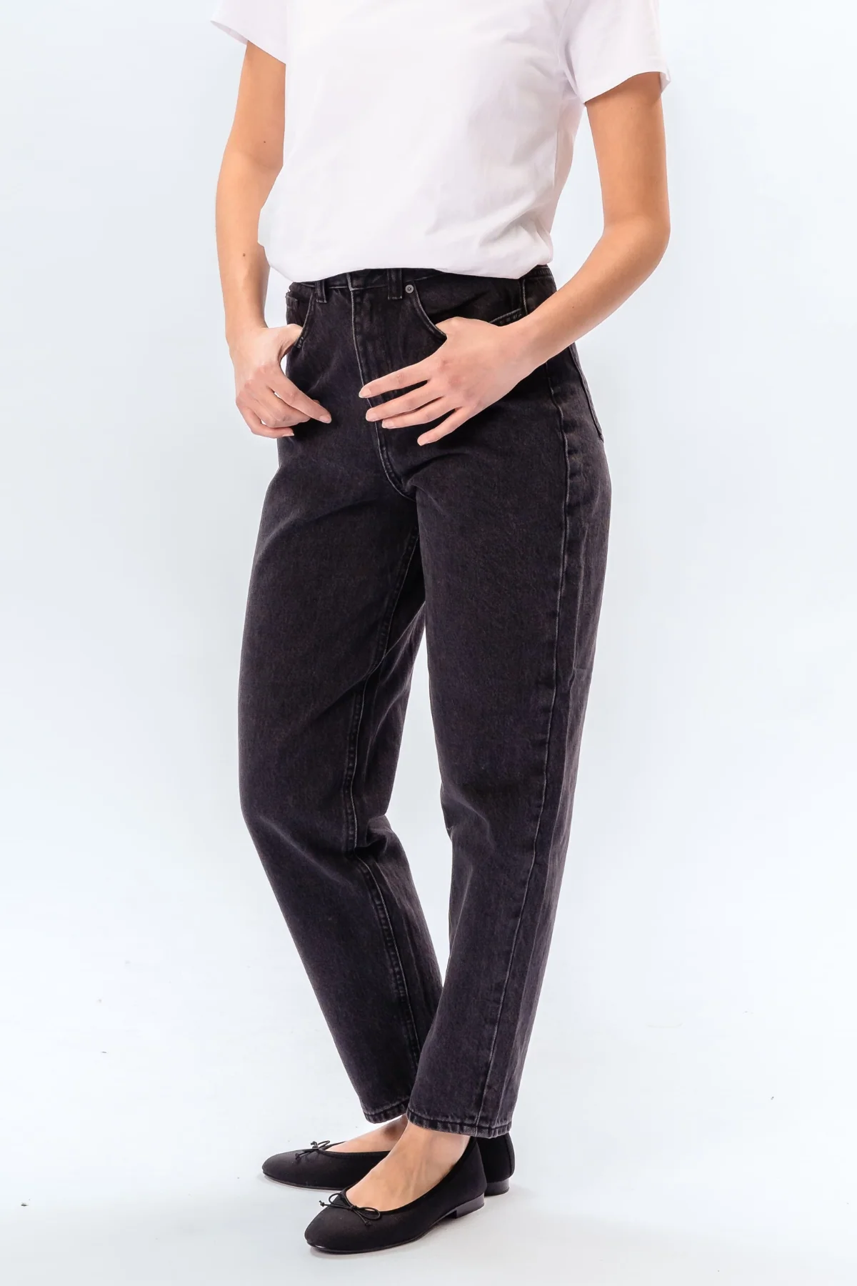 The Original Performance Mom Jeans - Gewaschener schwarzer Denim - Image 3