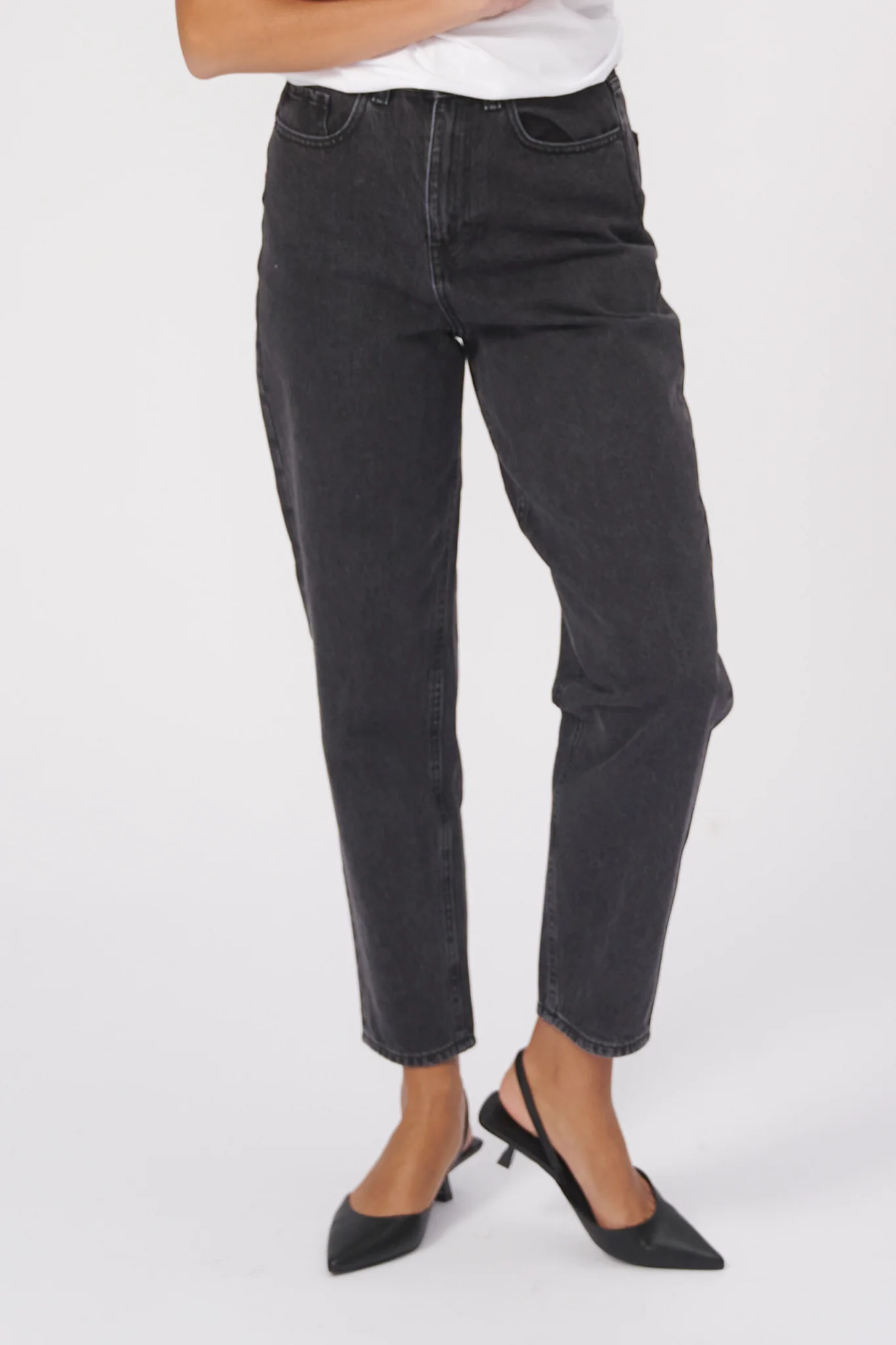 The Original Performance Mom Jeans - Gewaschener schwarzer Denim - Image 6