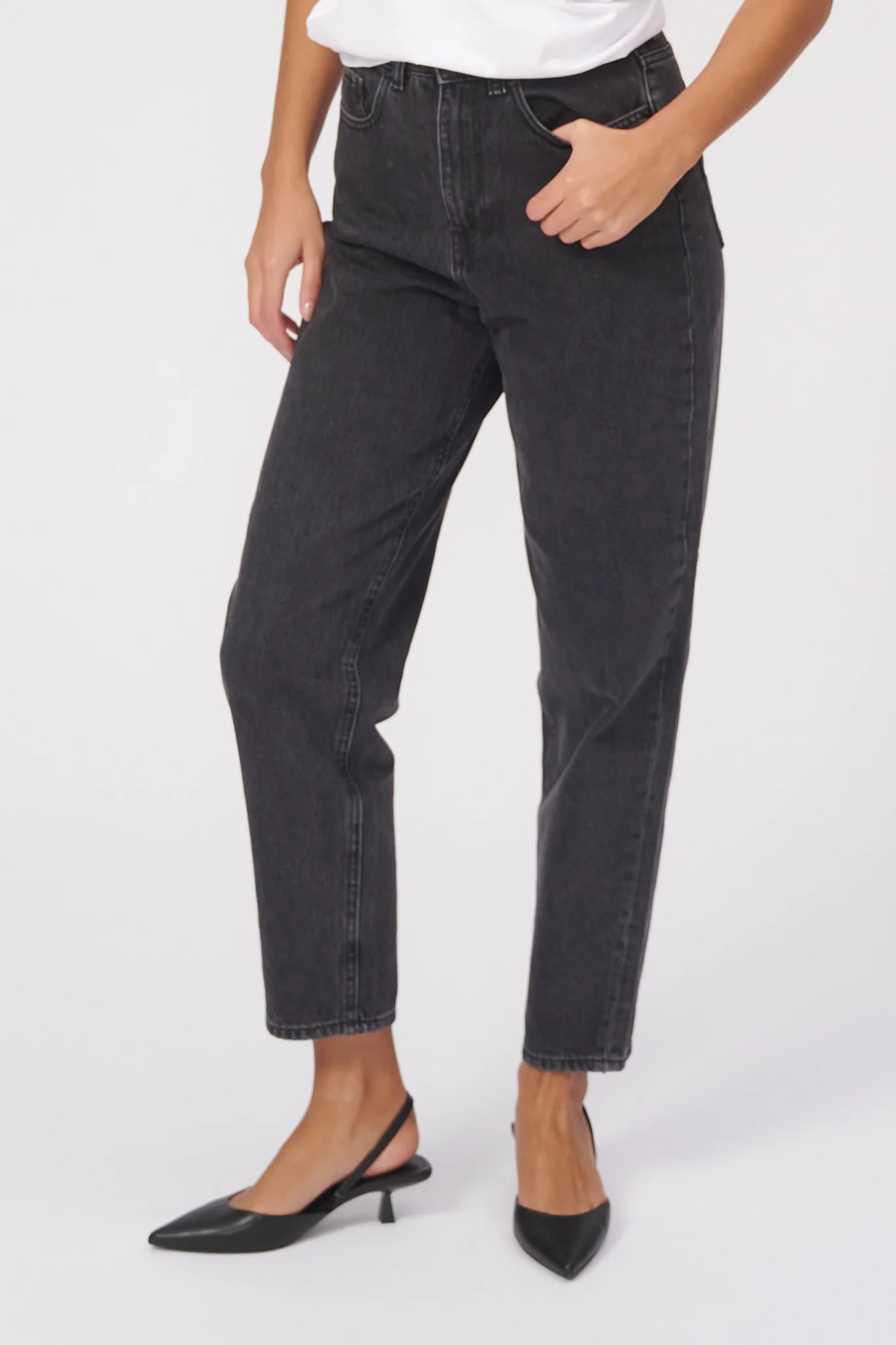 The Original Performance Mom Jeans - Gewaschener schwarzer Denim - Image 7