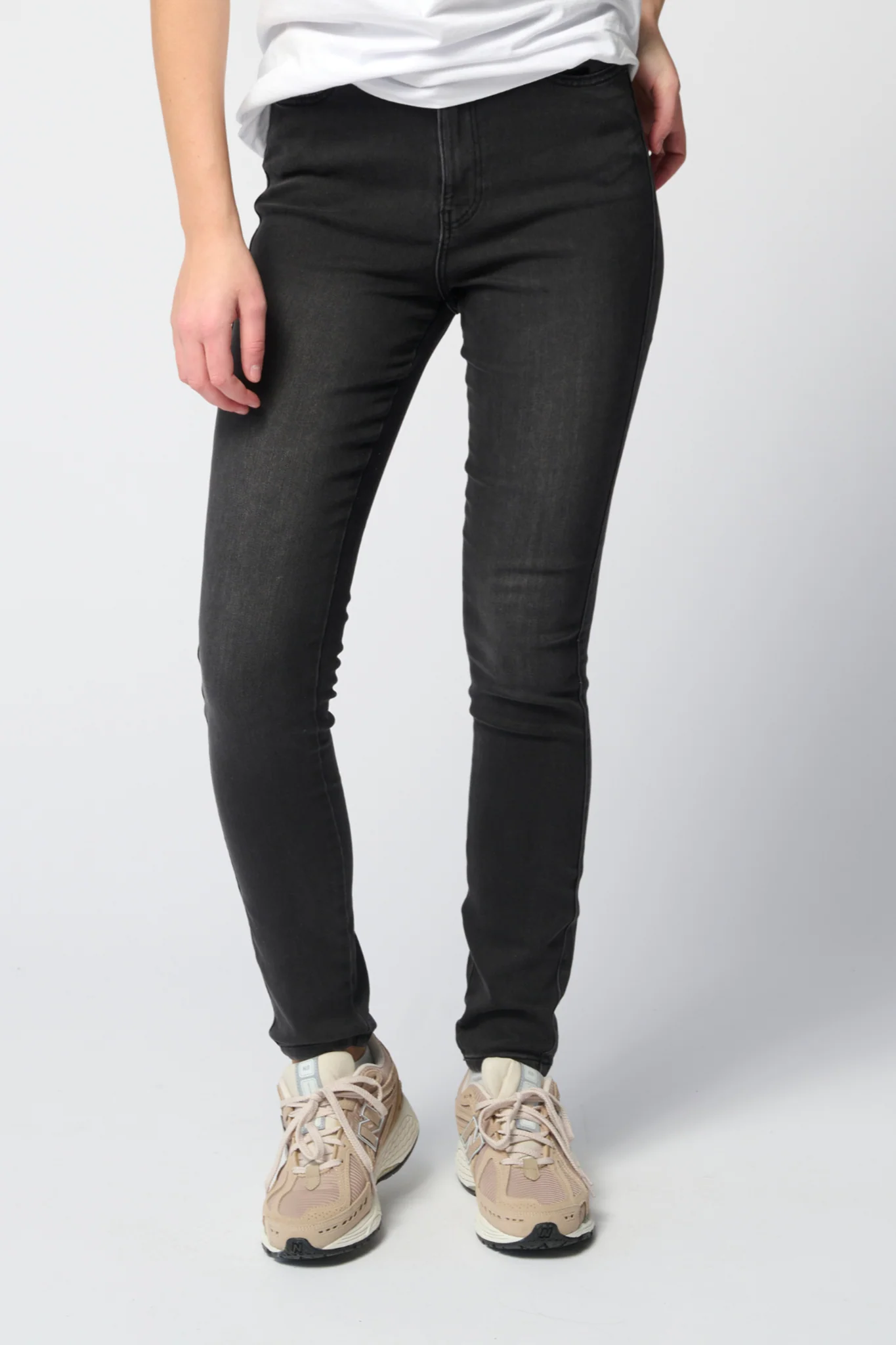 The Original Performance Röhrenjeans – verwaschen Schwarz Denim - Image 5
