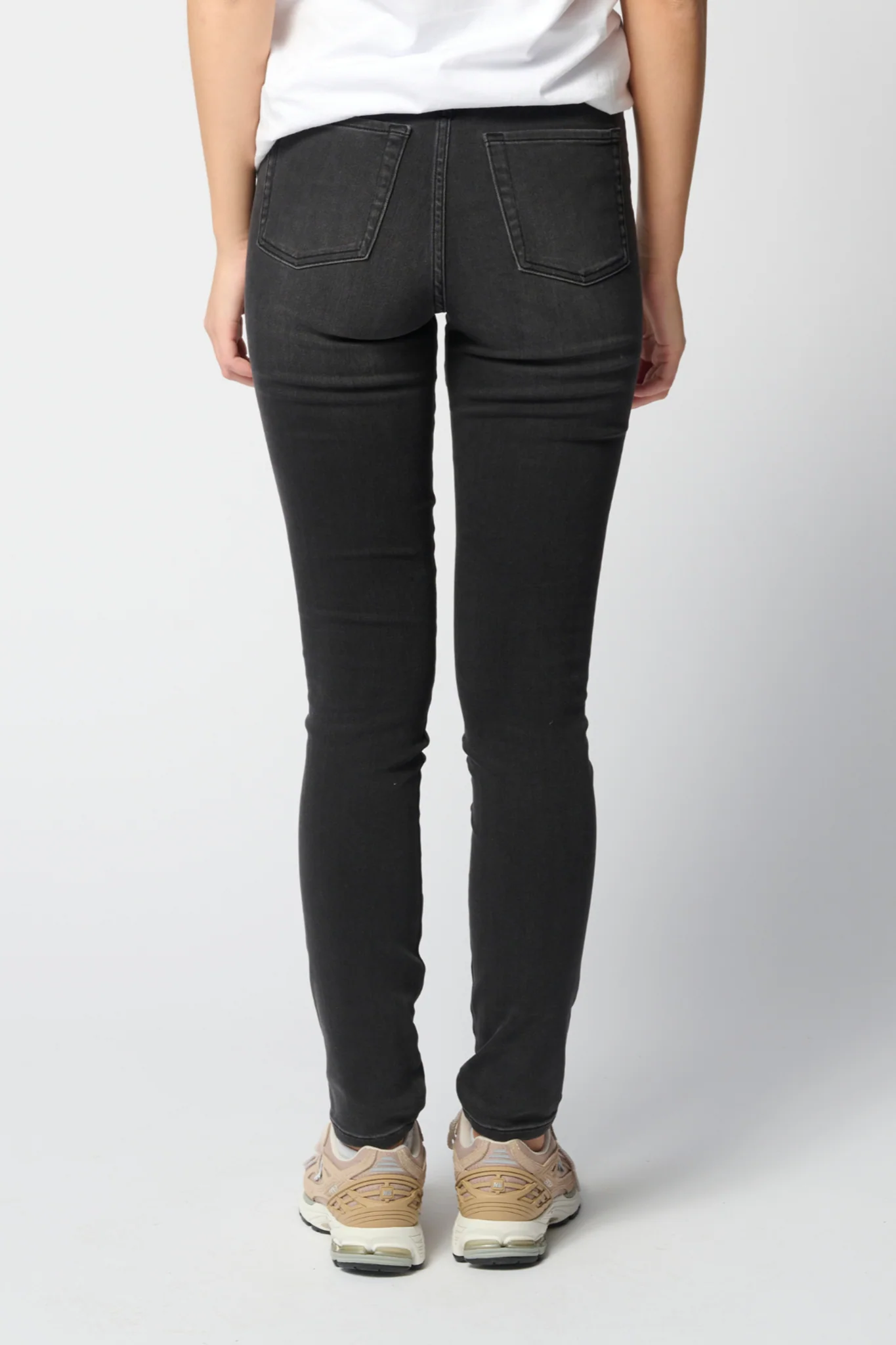 The Original Performance Röhrenjeans – verwaschen Schwarz Denim - Image 6