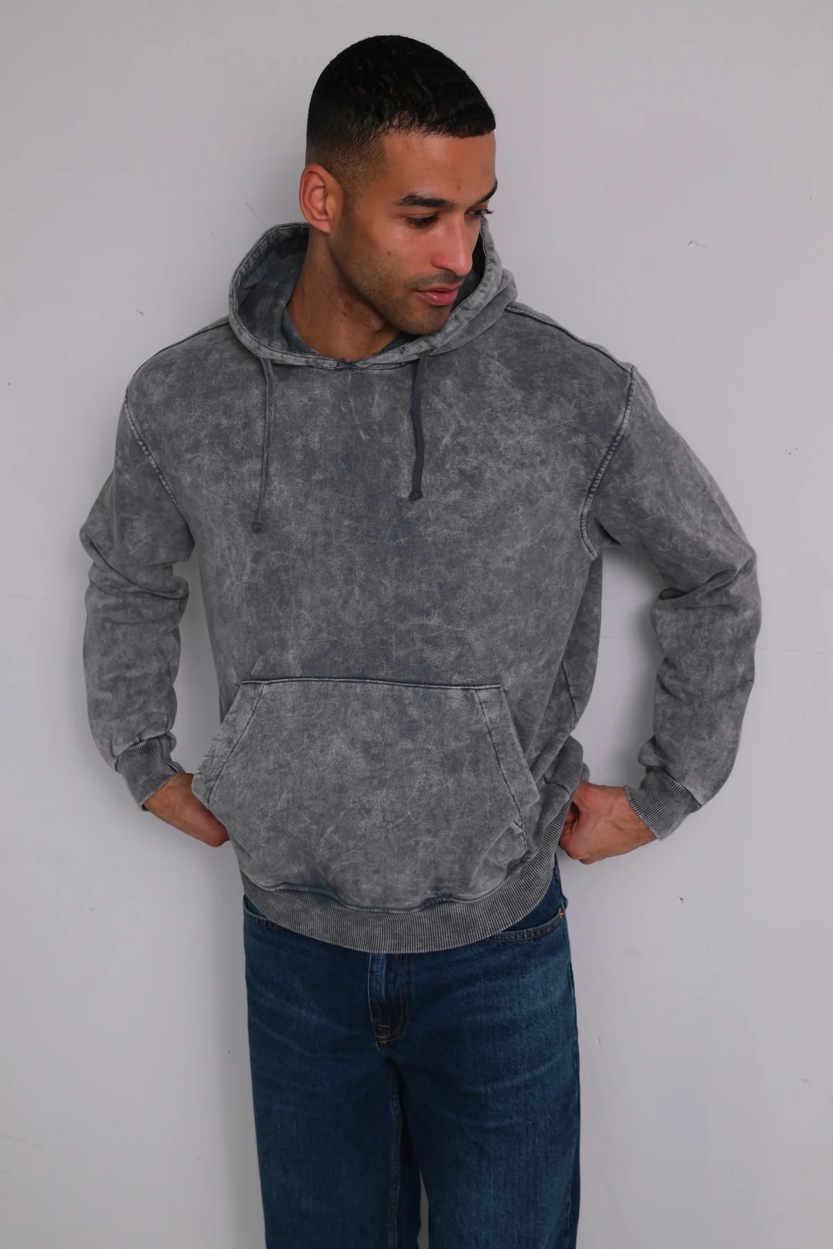 Vincent Kapuzenpullover – Grau - Image 2