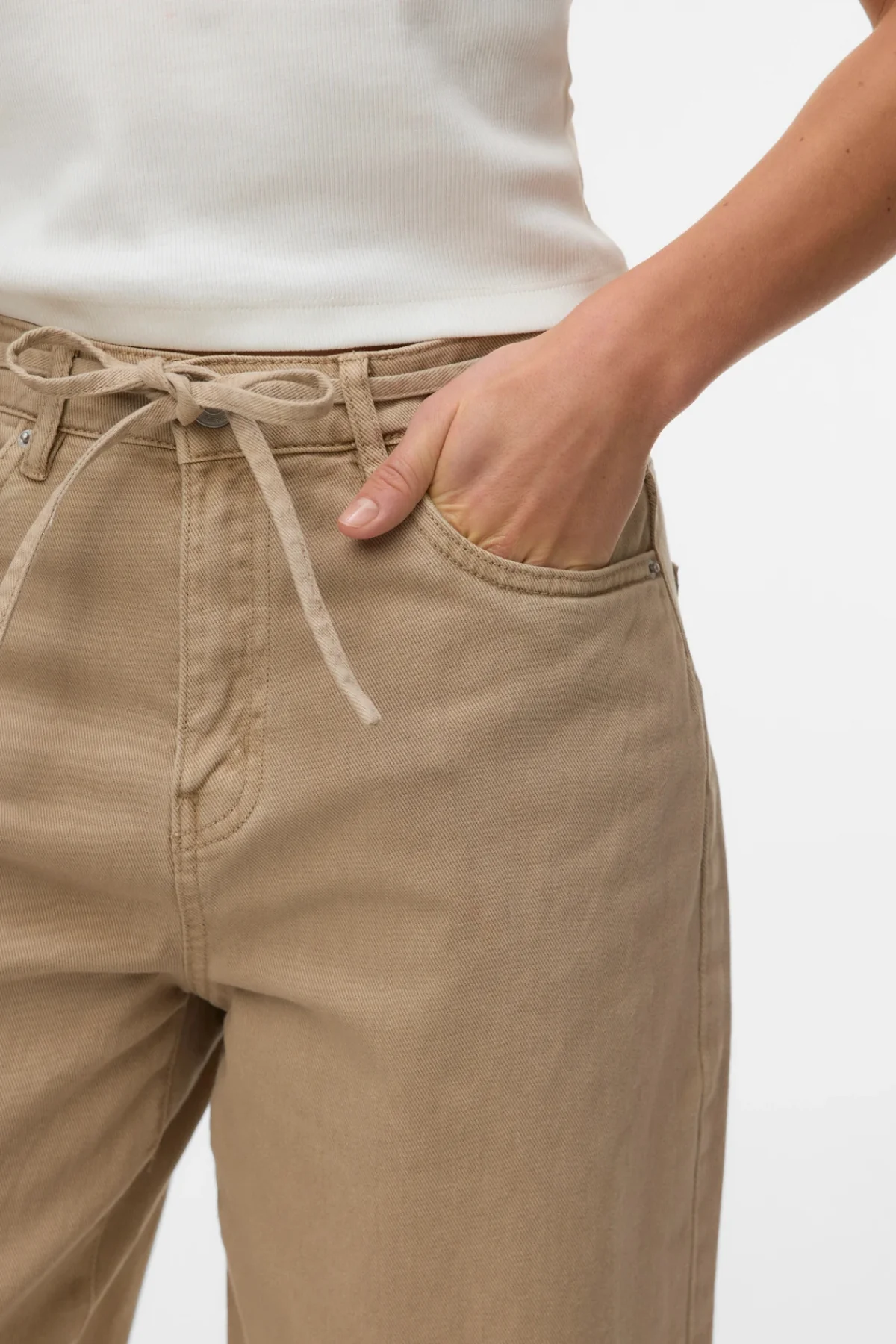 Jeans mit breitem Gürtel von Wien – Silberner Nerz - Image 4