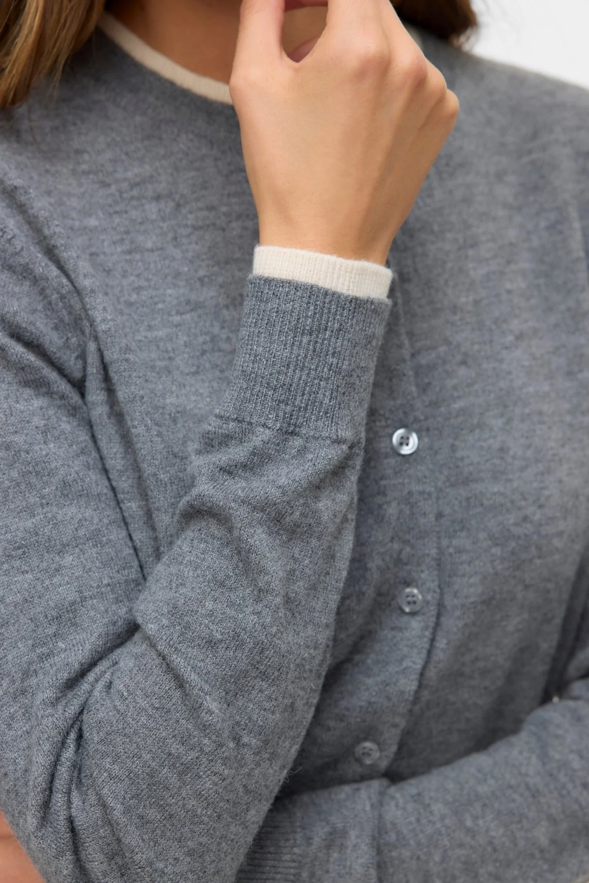 Wundervoller O-Neck Cardigan -Medium Grey Melange m. Birke - Image 4